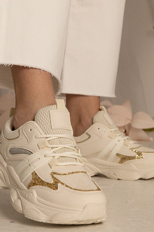 Tênis beiges femininos esportivos com...