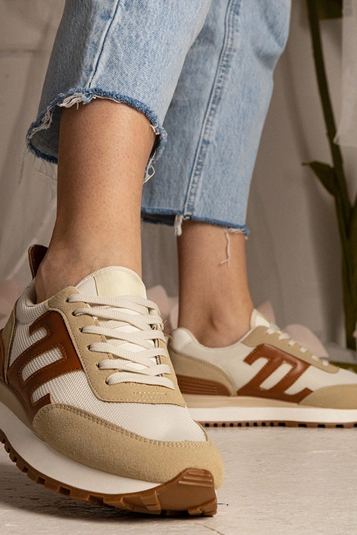 Tênis beiges femininos esportivos Marena