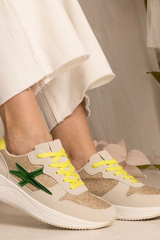 Tênis beiges femininos esportivos com...