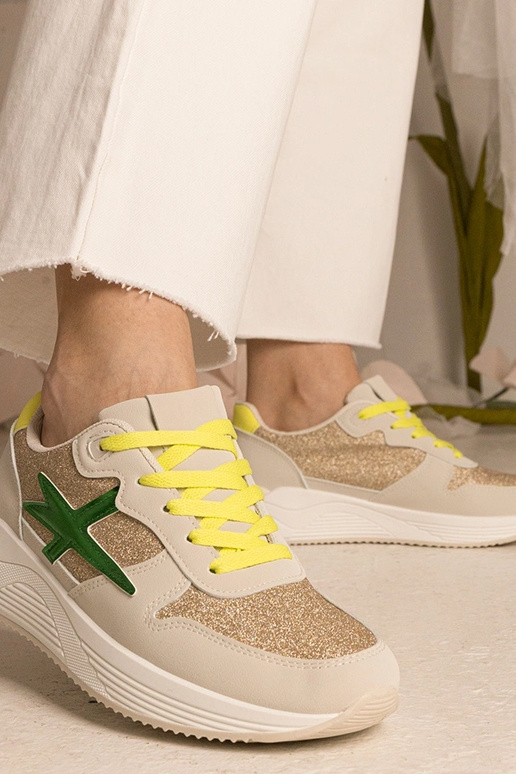 Tênis beiges femininos esportivos com...