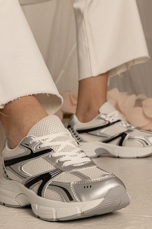 Ténis prateados femininos esportivos...