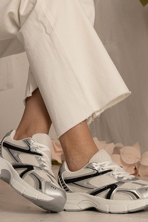 Ténis prateados femininos esportivos...