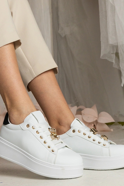 Ténis femininos brancos e pretos...