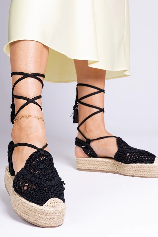 Sandálias femininas pretas trançadas... Sandálias femininas pretas trançadas...