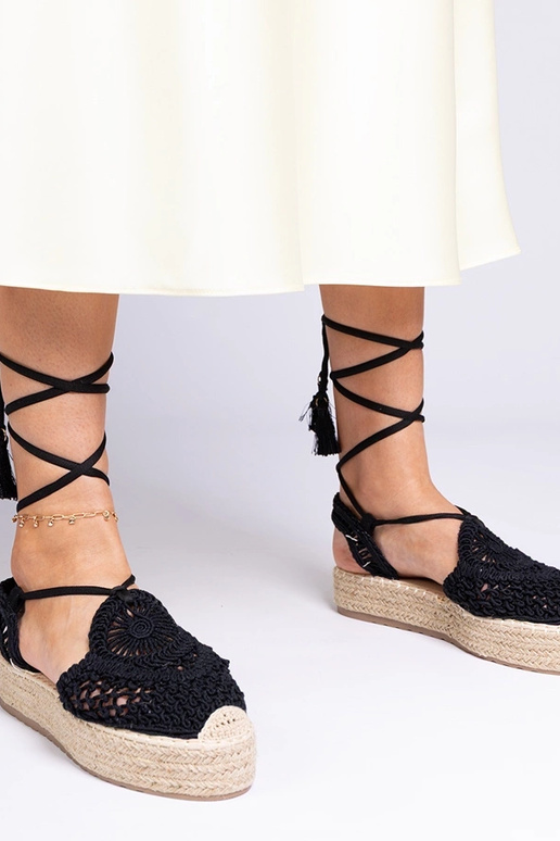 Sandálias femininas pretas trançadas... Sandálias femininas pretas trançadas...