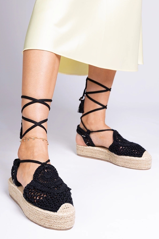 Sandálias femininas pretas trançadas... Sandálias femininas pretas trançadas...