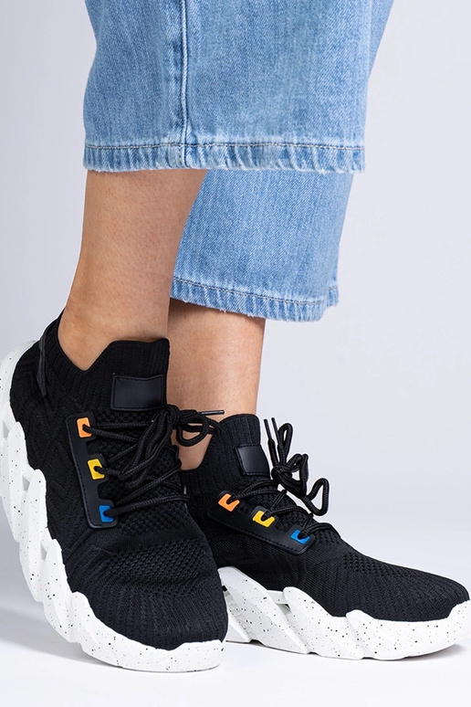 Tênis esportivos femininos pretos com...