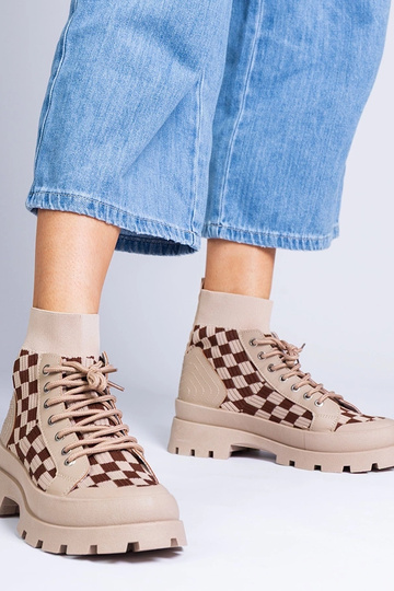 Sapatos femininos marrons...