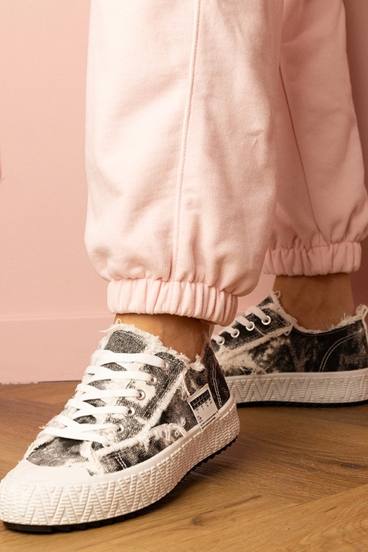 Tênis femininos pretos Bellina