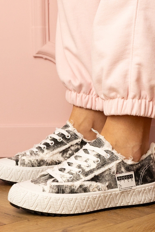 Tênis femininos pretos Bellina