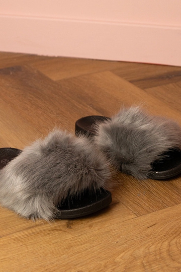 Chinelas infantis cinzas... 2