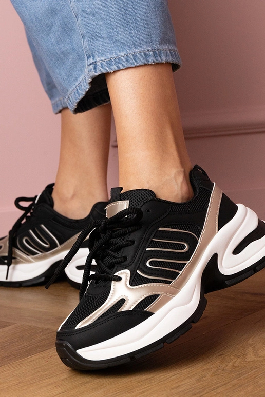 Tênis femininos pretos com plataforma...