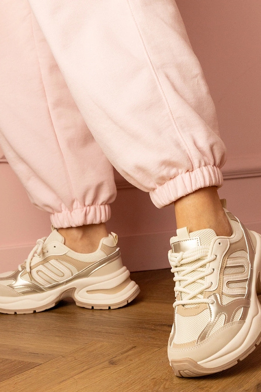 Tênis femininos bege com plataforma...