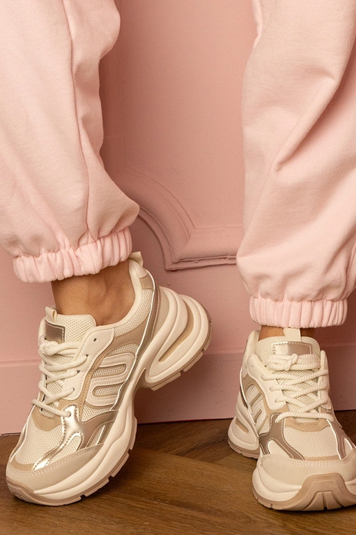 Tênis femininos bege com plataforma...