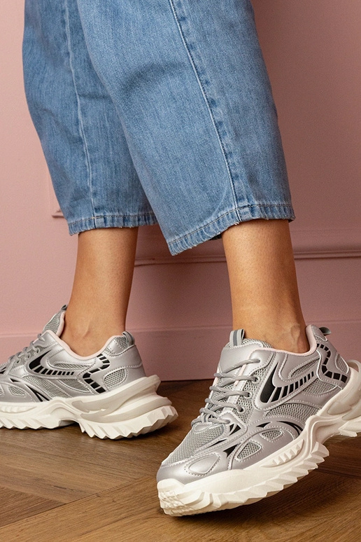 Tênis femininos prateados com...