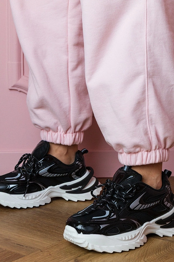 Tênis femininos pretos com...