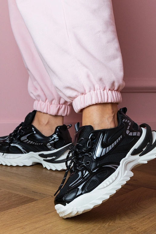 Tênis femininos pretos com plataforma...