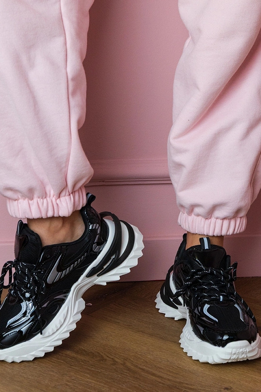 Tênis femininos pretos com plataforma...