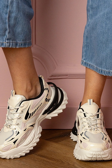 Tênis femininos na cor...