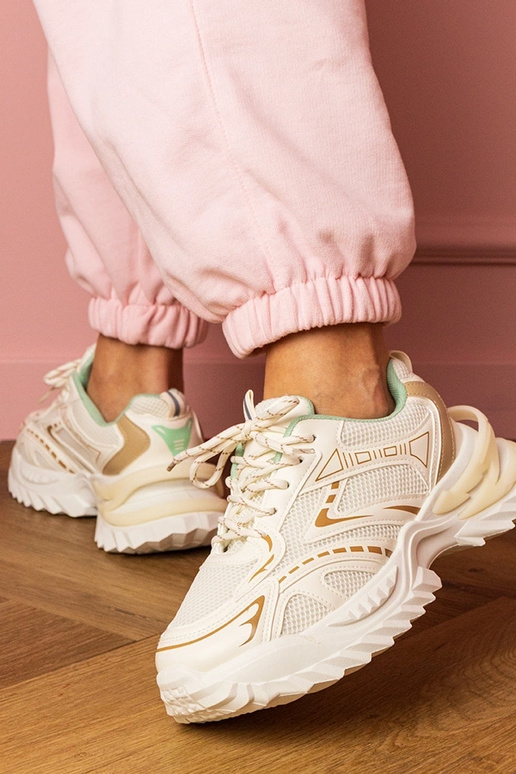 Tênis femininos na cor areia com...