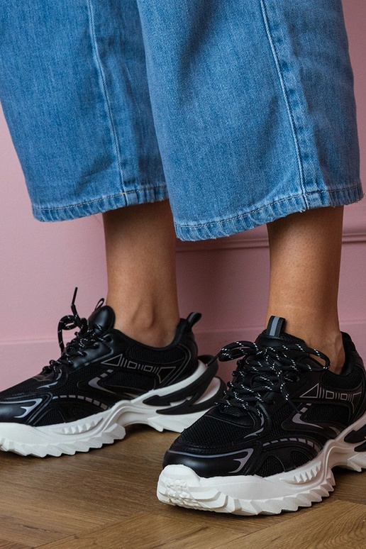 Tênis femininos pretos com plataforma...