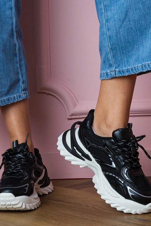 Tênis femininos pretos com plataforma...