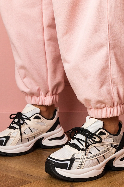 Tênis femininos preto e branco com...