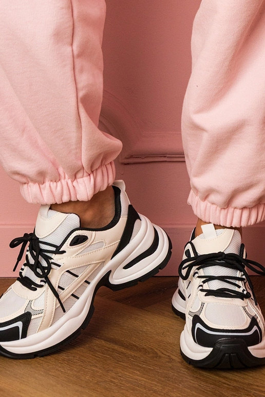 Tênis femininos preto e branco com...