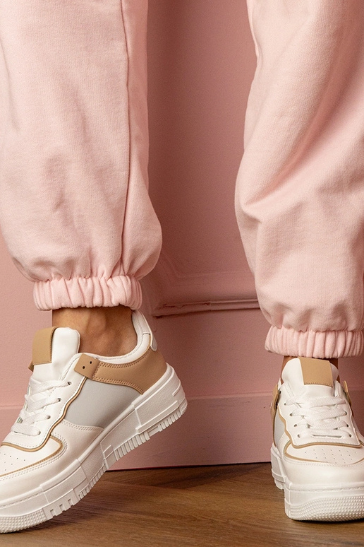 Tênis femininos brancos e areia com...