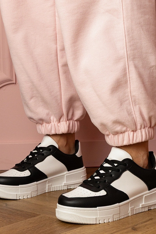 Tênis femininos pretos com plataforma...