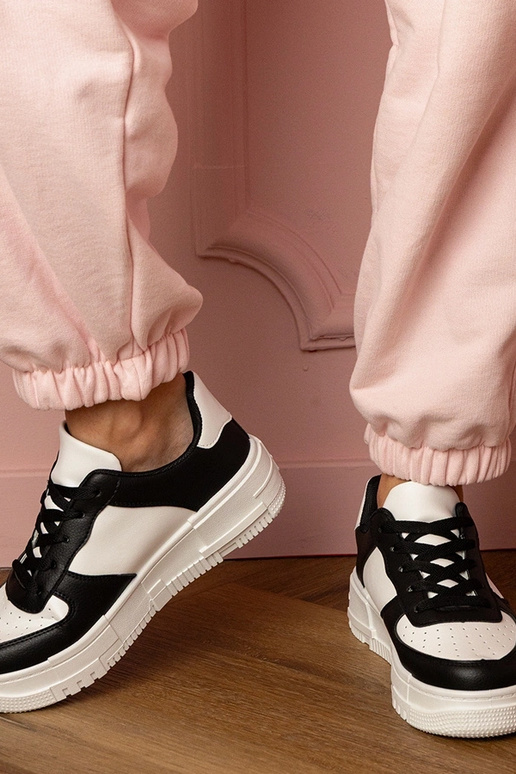 Tênis femininos pretos com plataforma...