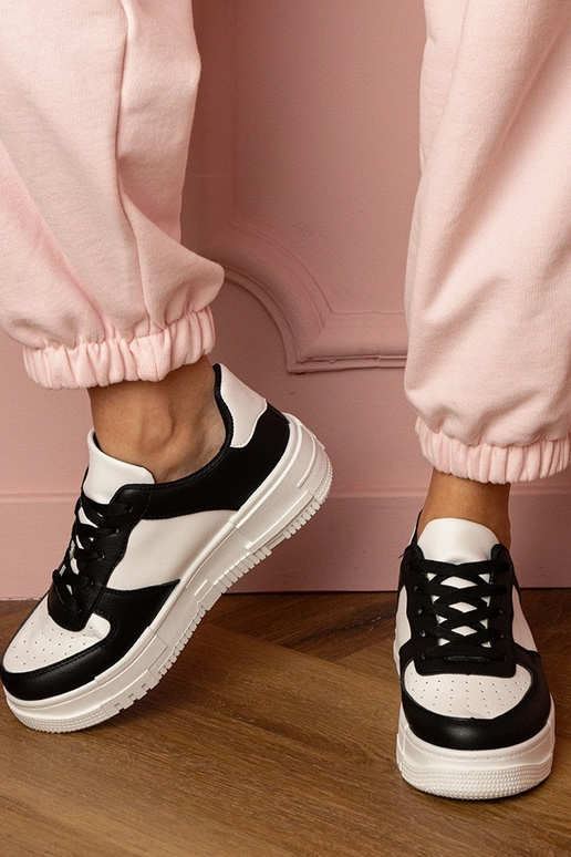 Tênis femininos pretos com plataforma...