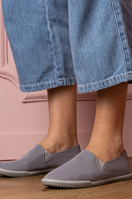 Sandálias esportivas femininas cinzas...