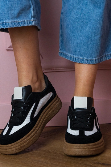 Tênis femininos pretos com plataforma grossa Kamela