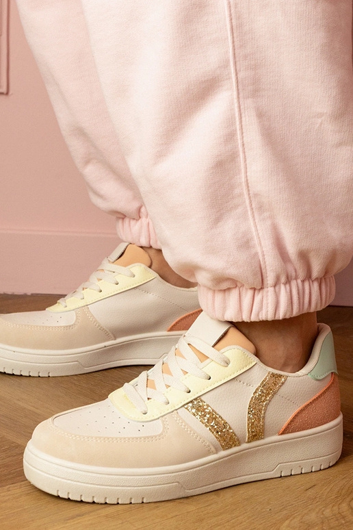 Tênis esportivos femininos em cor...