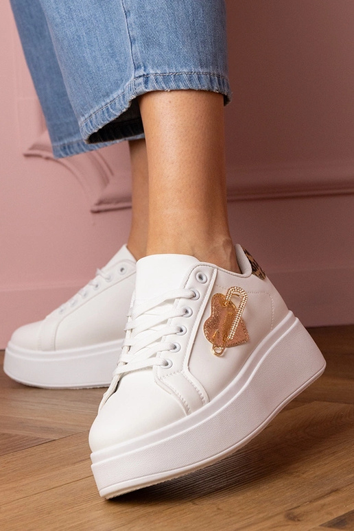 Ténis brancos femininos com detalhes...