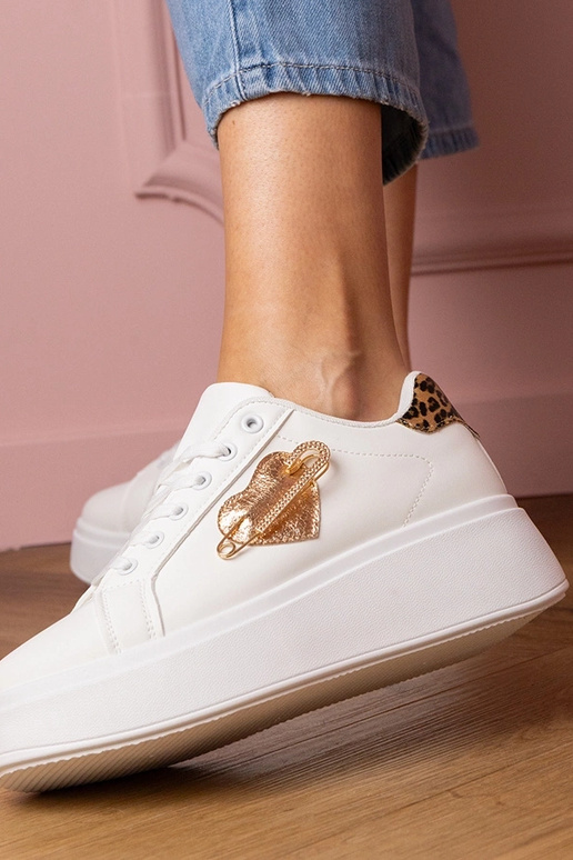 Ténis brancos femininos com detalhes...