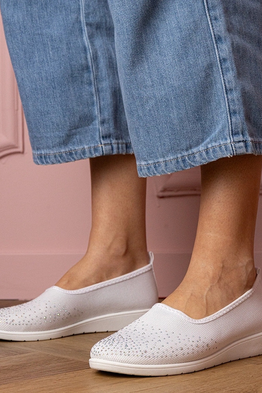 Sandálias brancas femininas com...