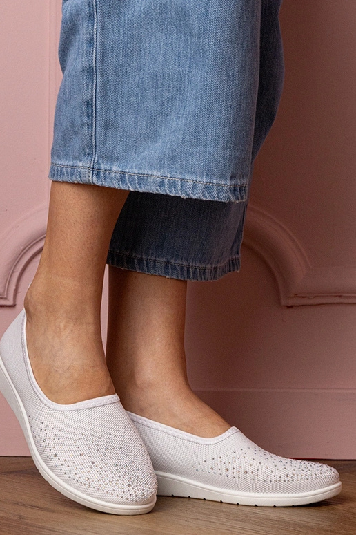 Sandálias brancas femininas com...