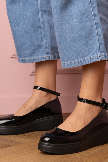 Sapatos femininos negros...