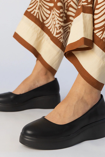 Meias-patas pretas em couro... 2