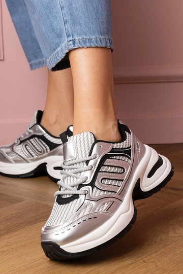 Ténis femininos prateados... 2