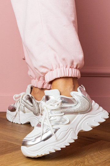 Ténis femininos brancos com...