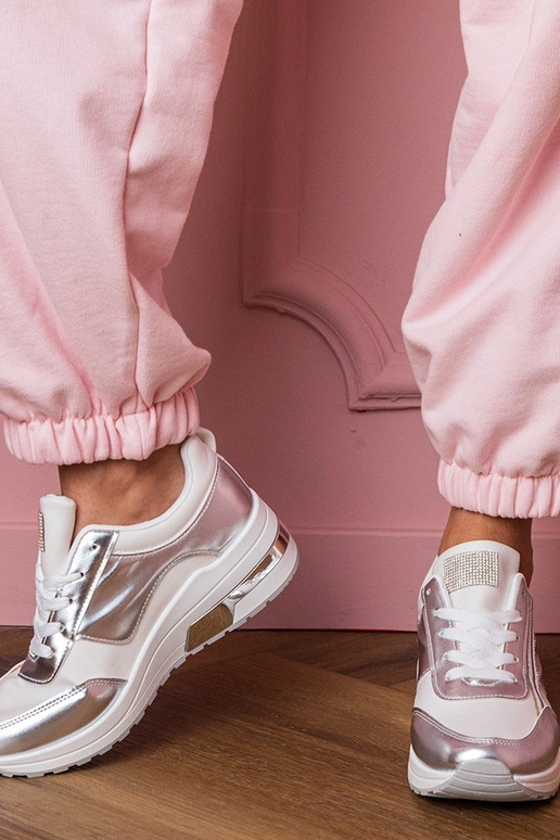 Ténis femininos brancos com cristais...