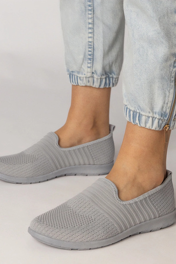 Sapatos femininos cinzas, "Saris"