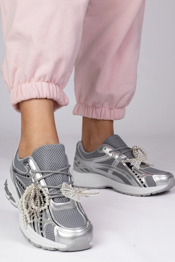 Ténis prateados com... 2