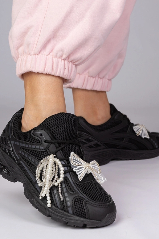 Ténis pretos com enfeites removíveis,...