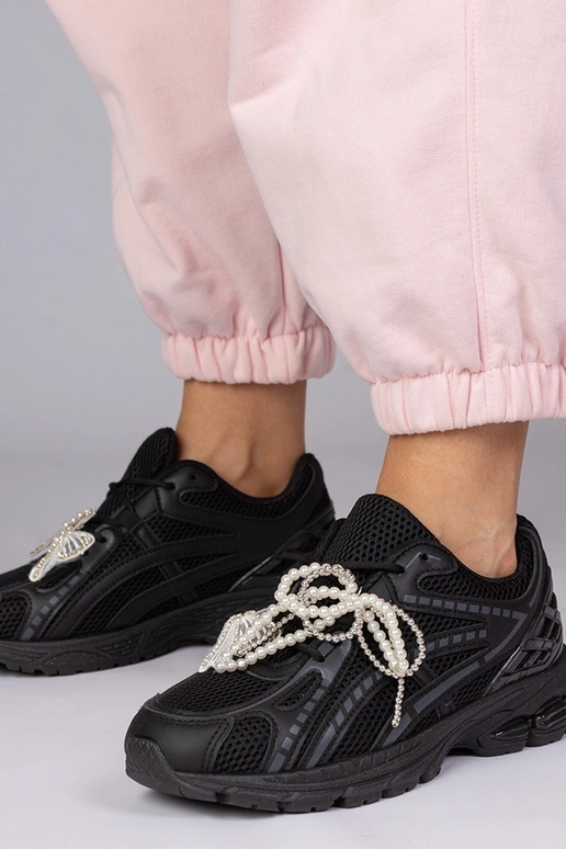 Ténis pretos com enfeites removíveis,...