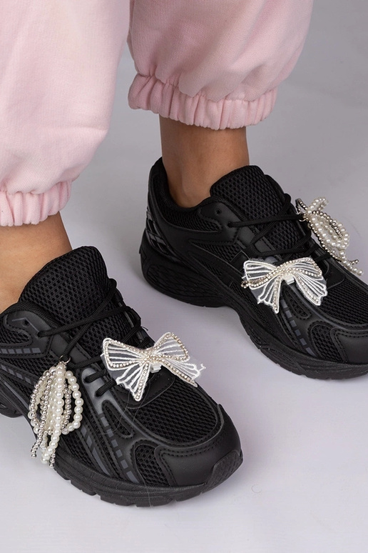 Ténis pretos com enfeites removíveis,...