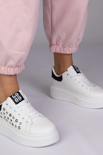 Ténis brancos com detalhe...